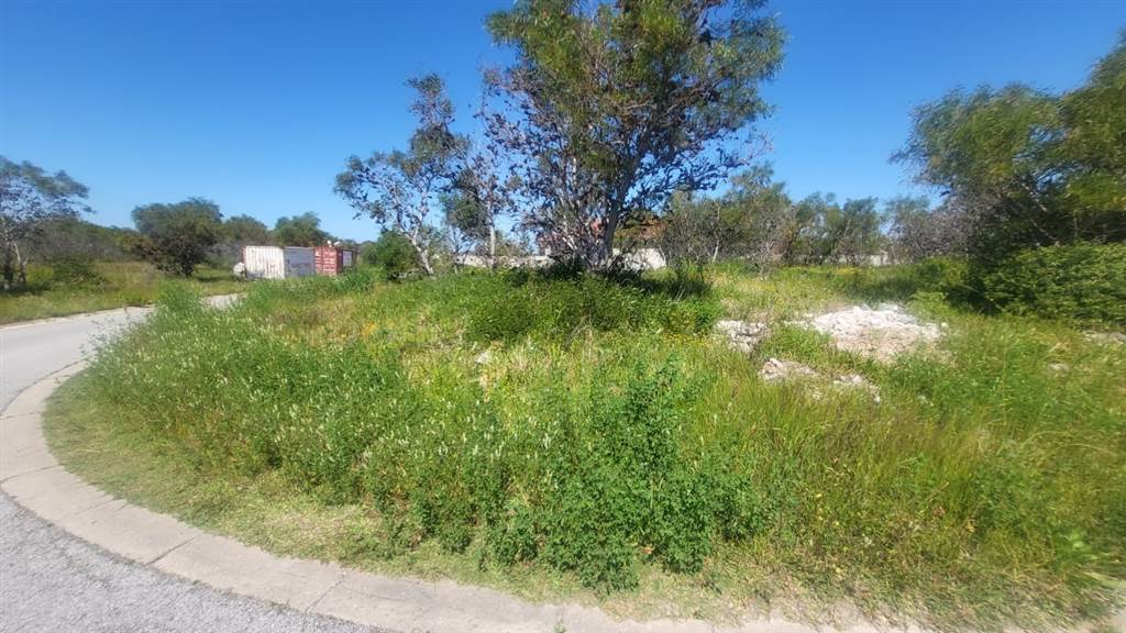 809 m² Land available in Fairview photo number 1