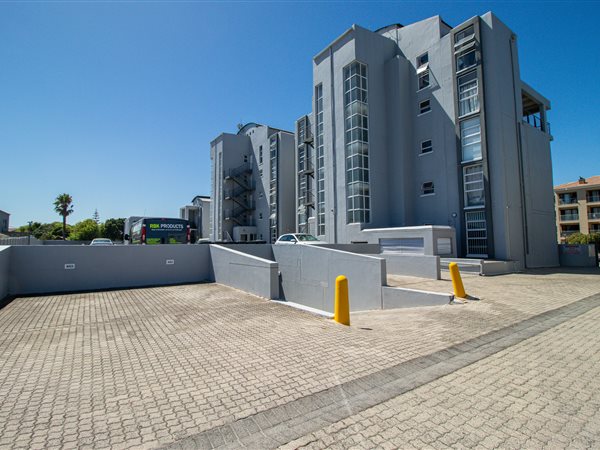 3 Bed Penthouse in Bloubergrant