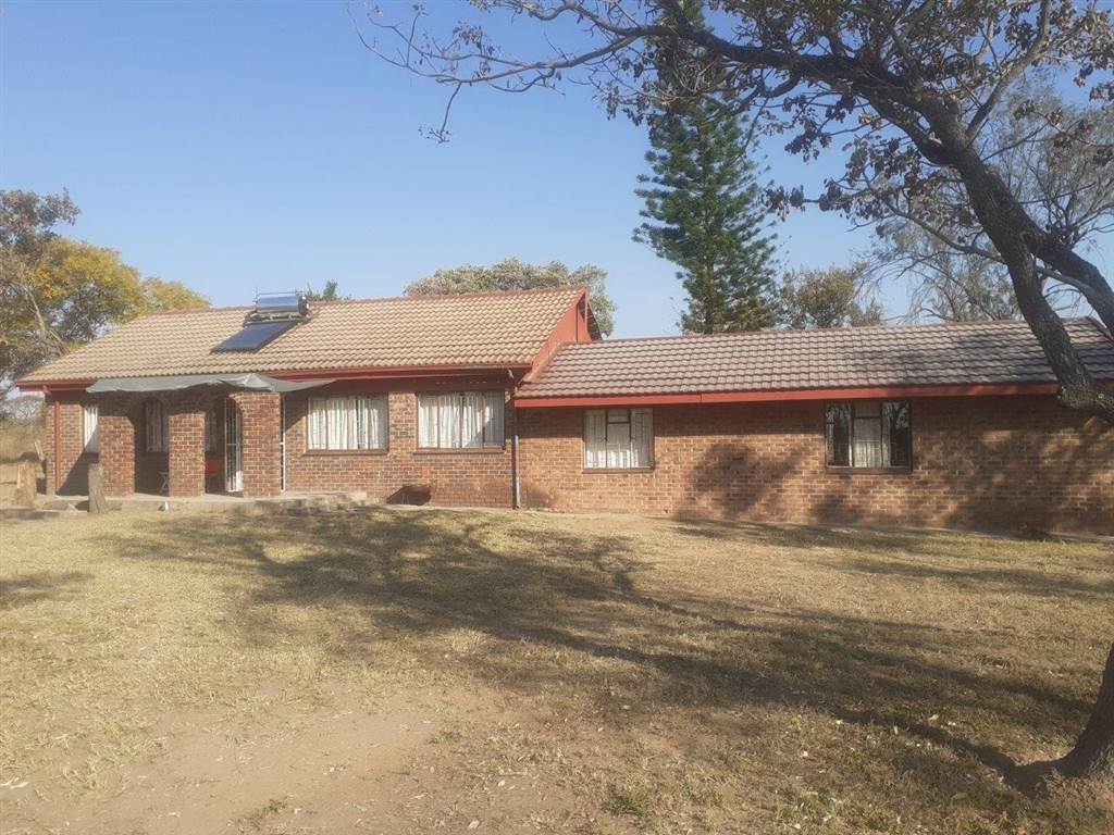 3 Bed House in Vaalwater photo number 3