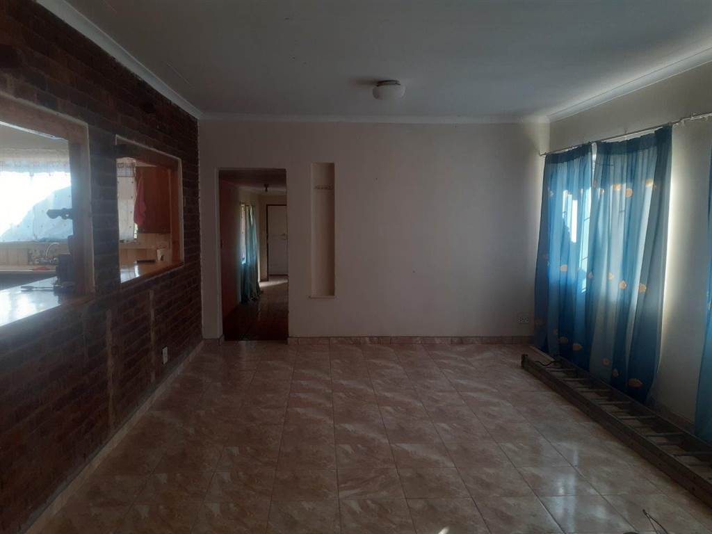 3 Bed House in Vaalwater photo number 6