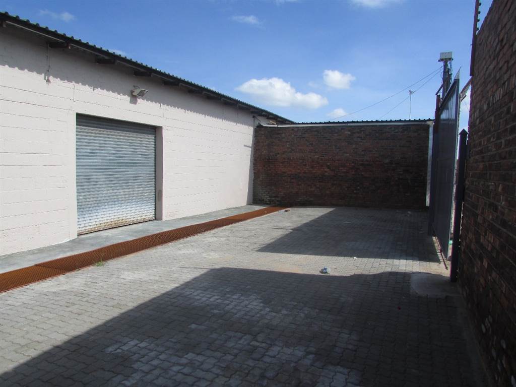 150  m² Commercial space in Ladanna photo number 12