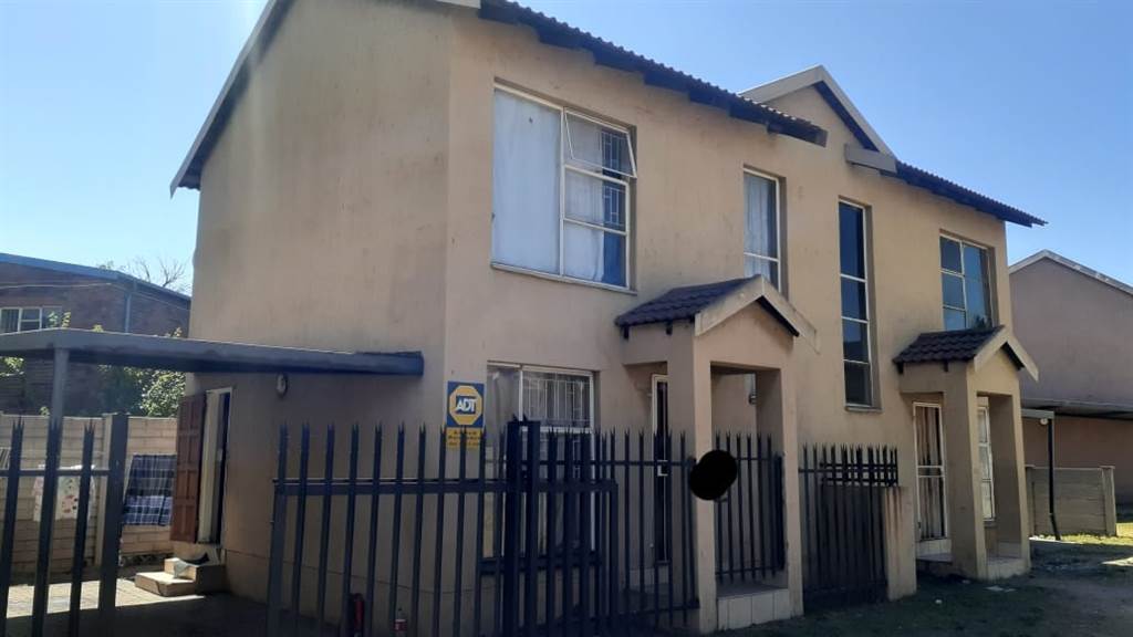 2 Bed House in Vanderbijlpark CW5 photo number 1