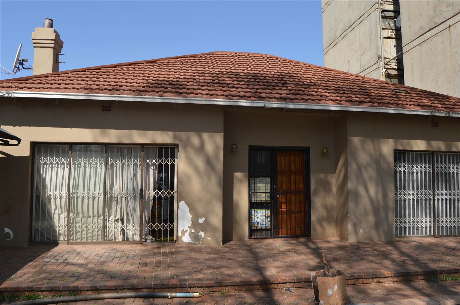 4 Bed Apartment in Yeoville photo number 1