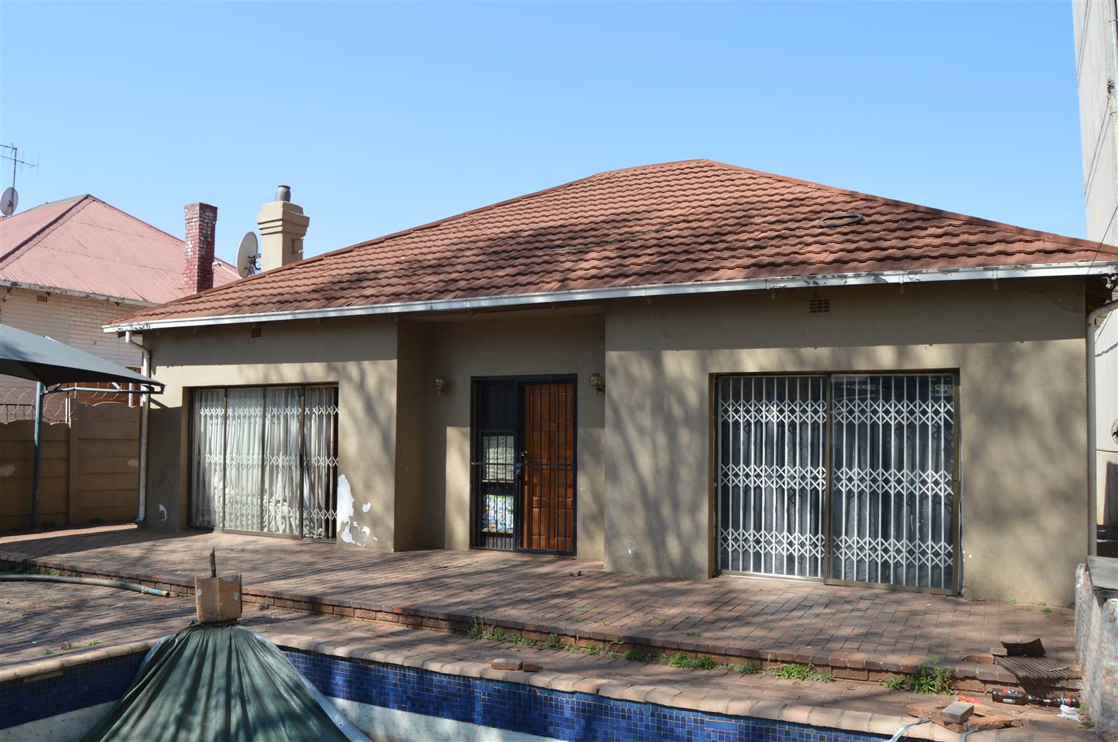 4 Bed Apartment in Yeoville photo number 12