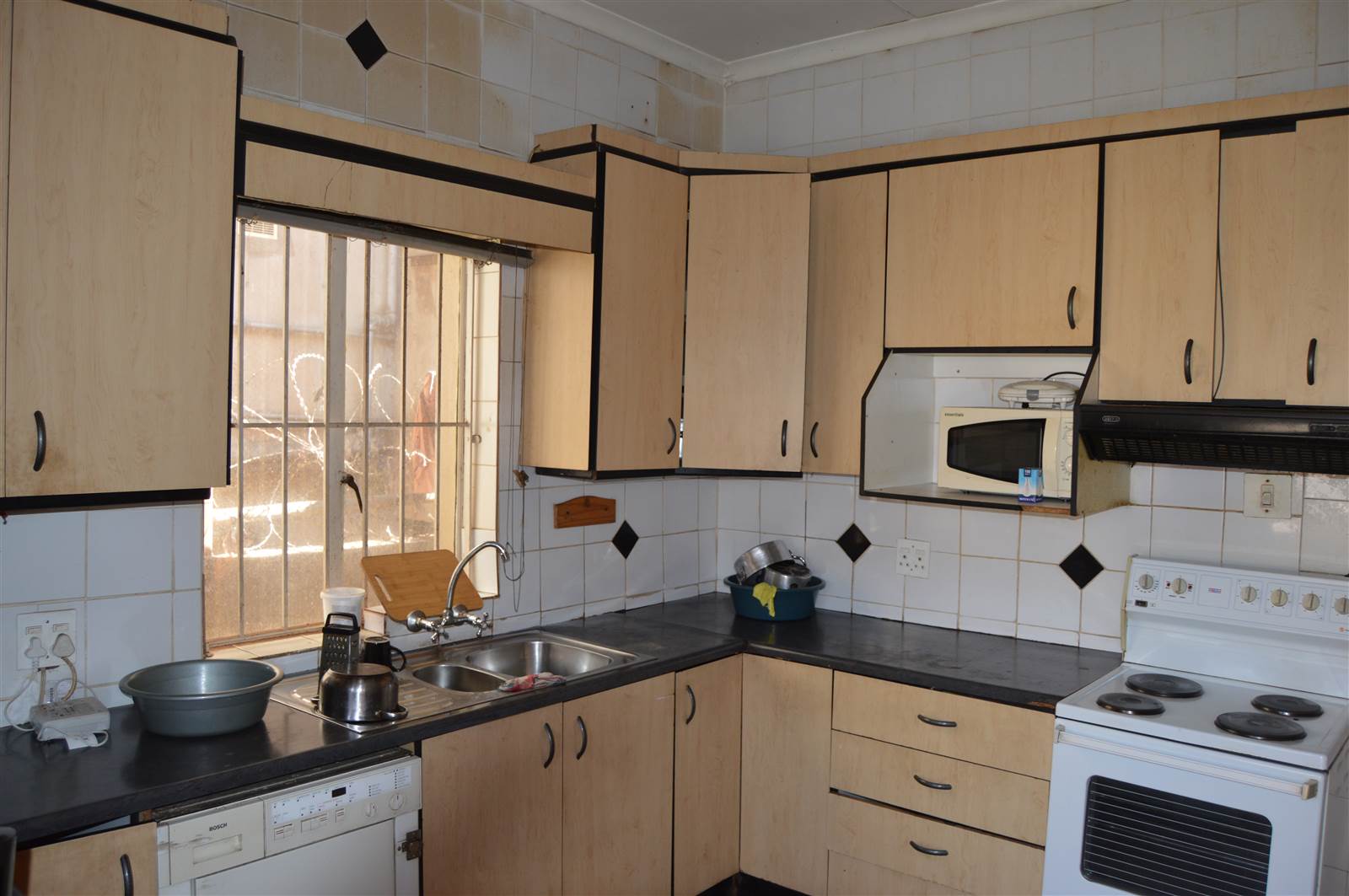 4 Bed Apartment in Yeoville photo number 23