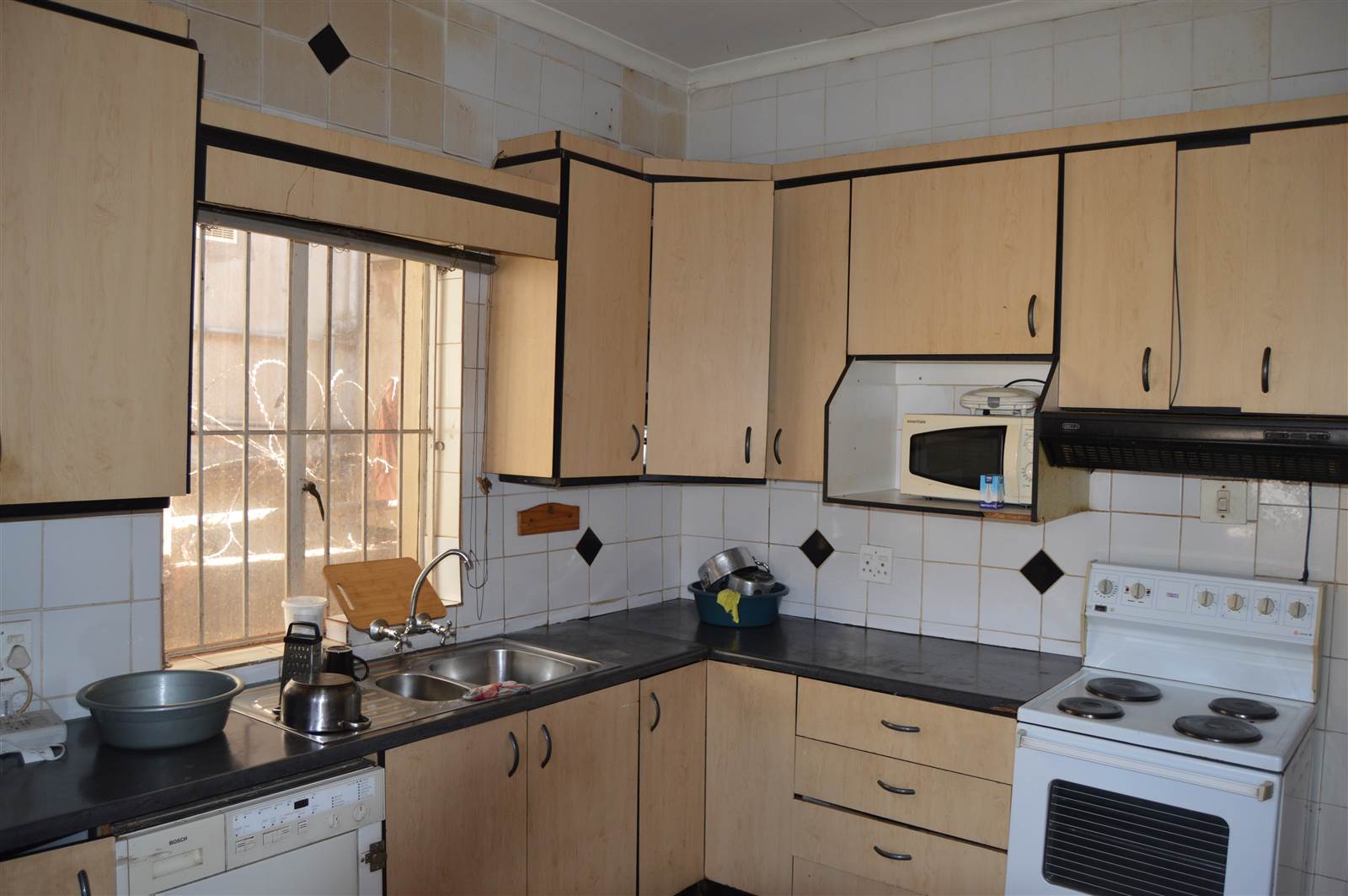 4 Bed Apartment in Yeoville photo number 25