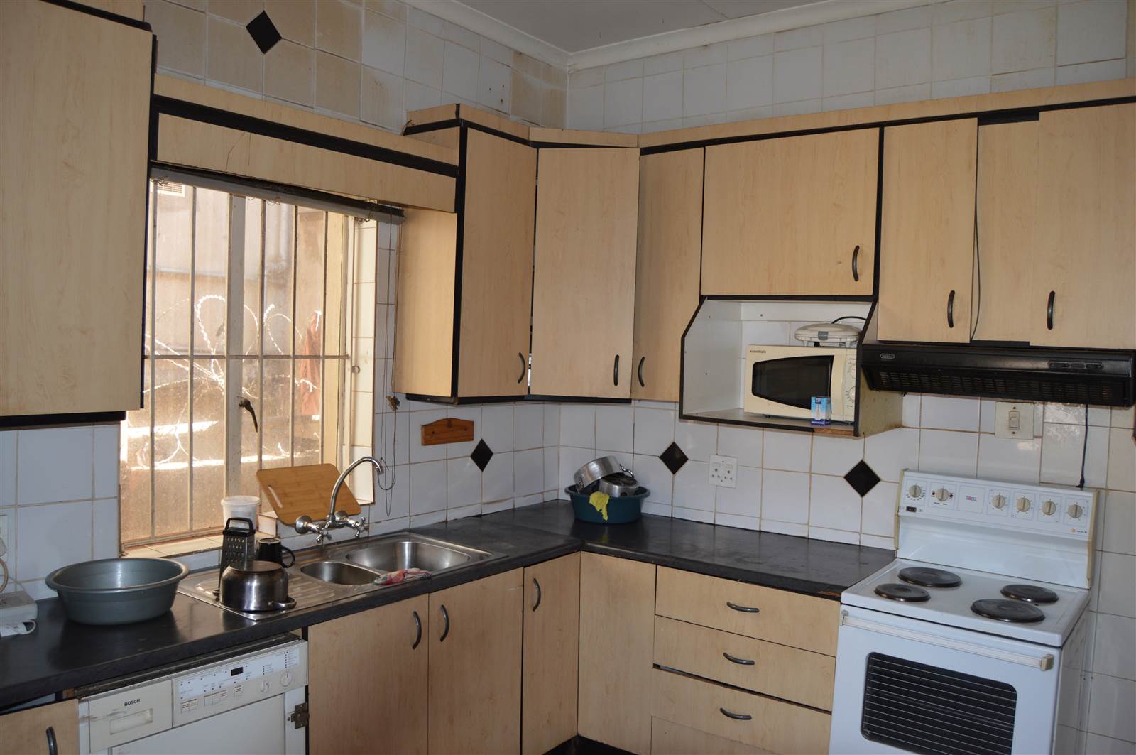4 Bed Apartment in Yeoville photo number 24