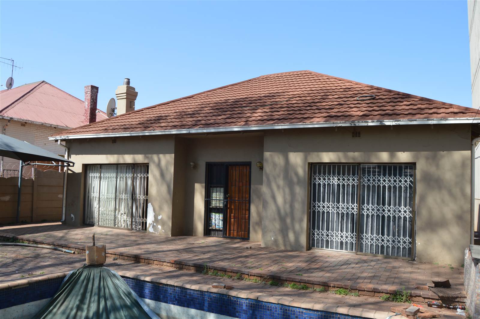 4 Bed Apartment in Yeoville photo number 9
