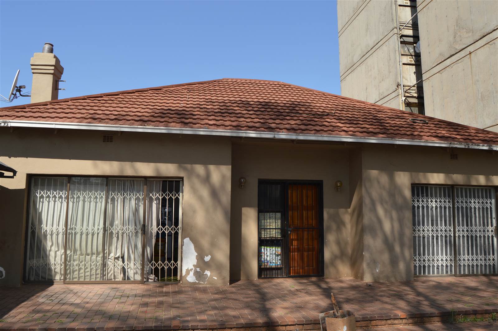 4 Bed Apartment in Yeoville photo number 3