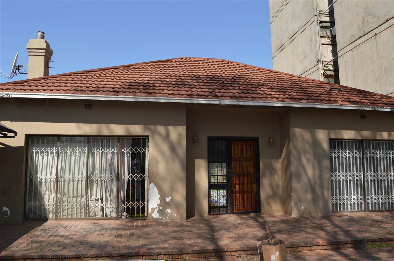 4 Bed Apartment in Yeoville photo number 4