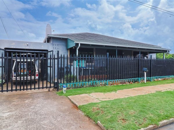3 Bedroom House 3 Bedroom House