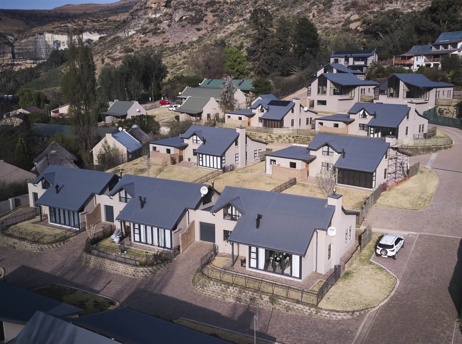 3 Bed Townhouse in Clarens photo number 5