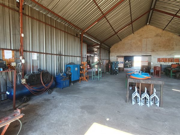 9.2 ha Smallholding 9.2 ha Smallholding