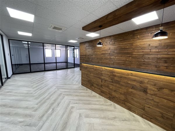 691  m² Commercial space