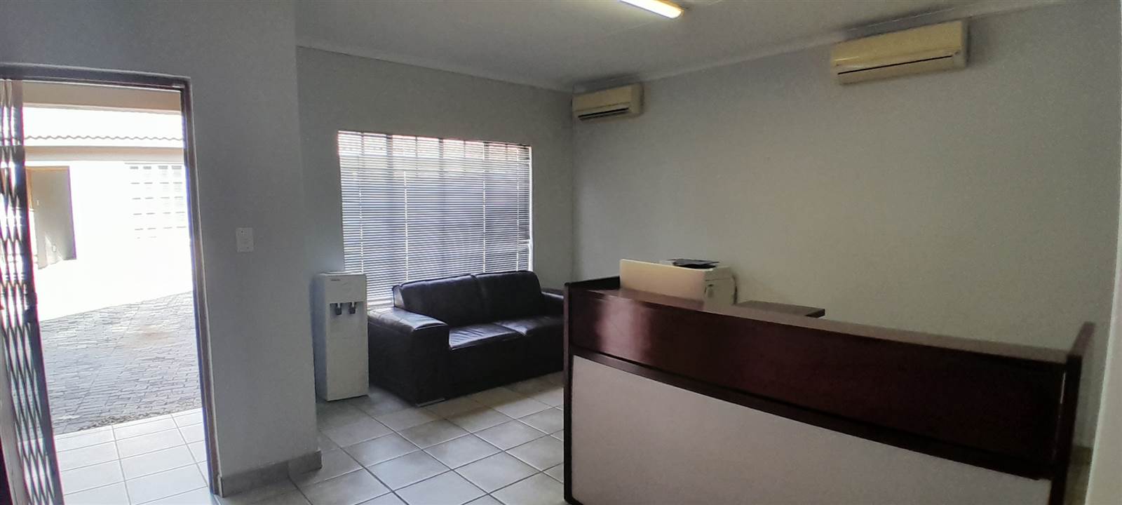 153  m² Commercial space in Rustenburg Central photo number 4
