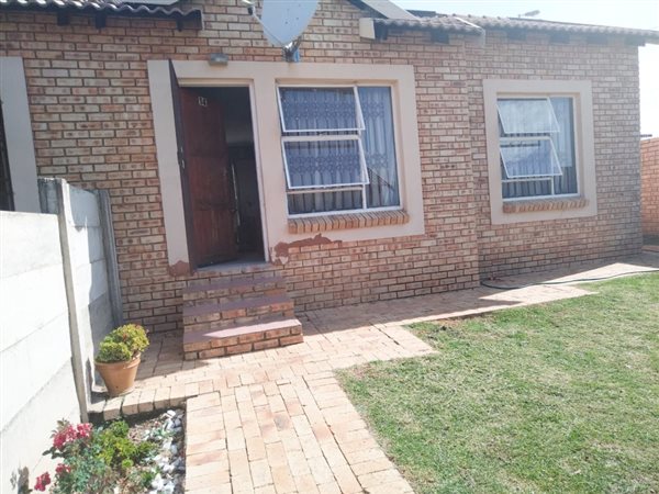 2 Bed Townhouse in Olievenhoutbos