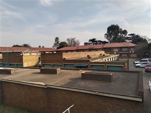 2 Bed Townhouse in Driehoek