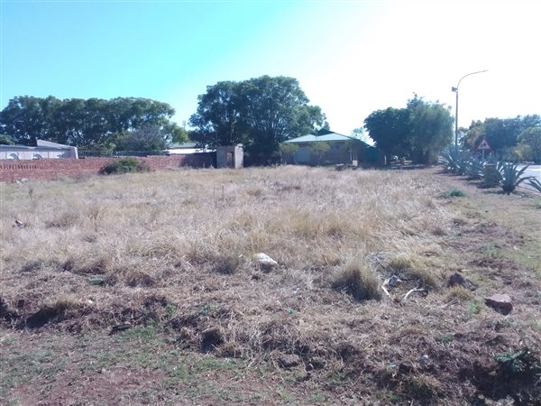 1 239 m² Land