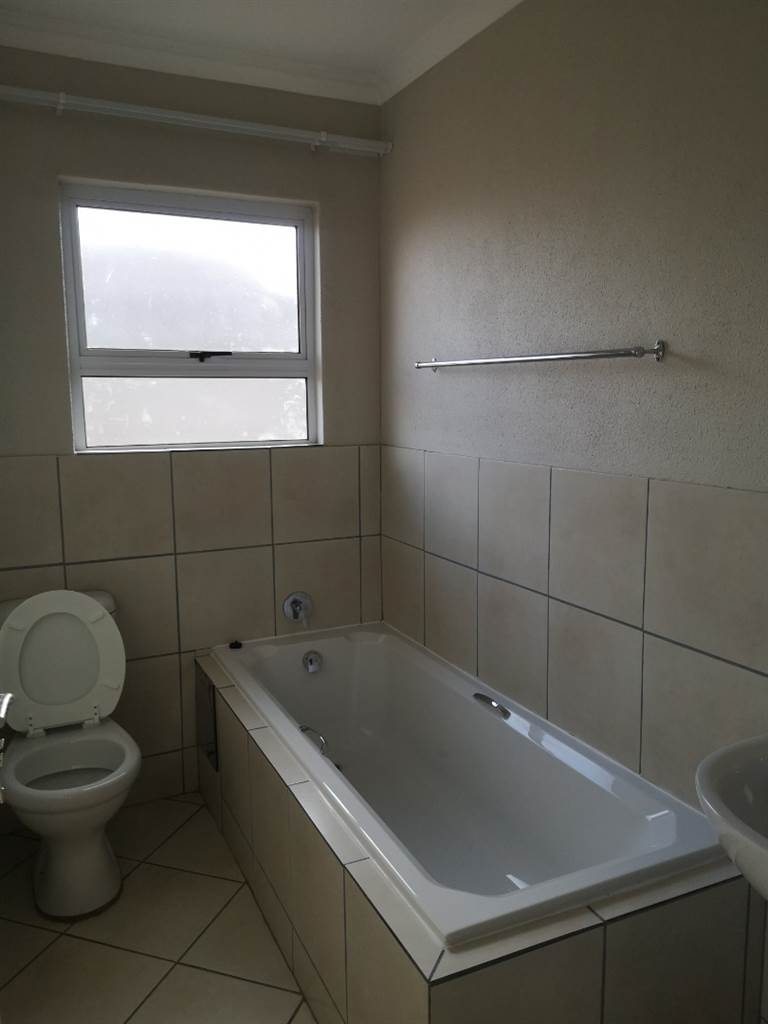 3 Bed House in Brakpan Central photo number 11