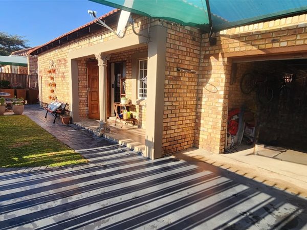 3 Bedroom Townhouse 3 Bedroom Townhouse