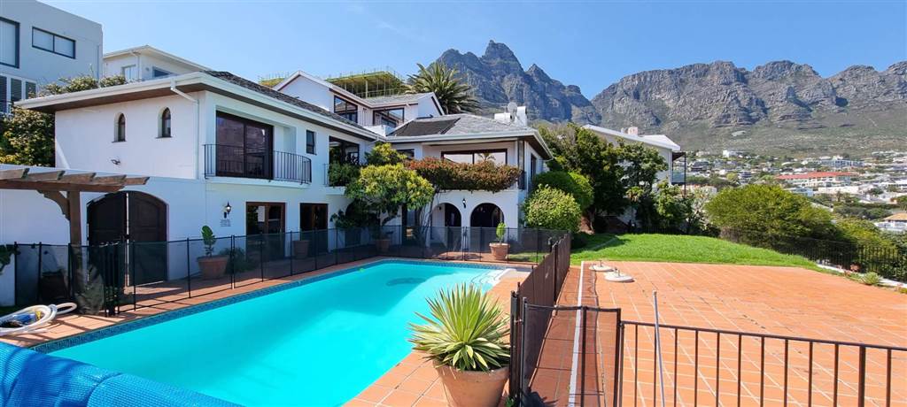 11 Bed House in Camps Bay photo number 15