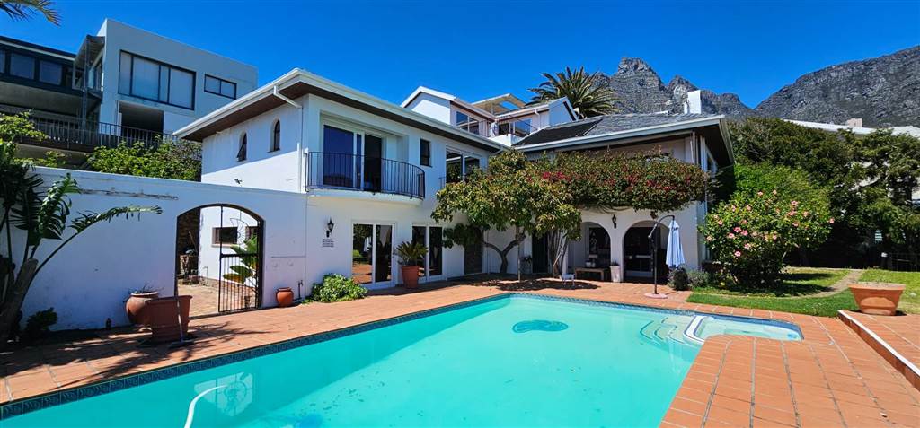 11 Bed House in Camps Bay photo number 5