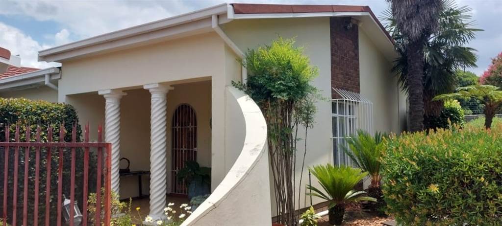 4 Bed House in Standerton Central photo number 1