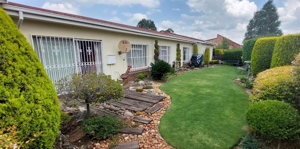 4 Bed House in Standerton Central photo number 2