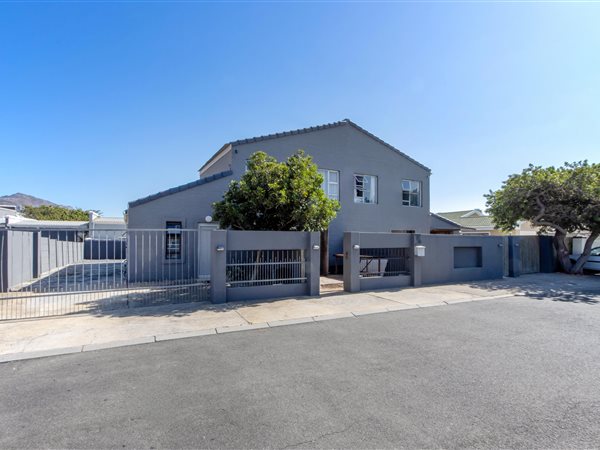 6 Bedroom House 6 Bedroom House