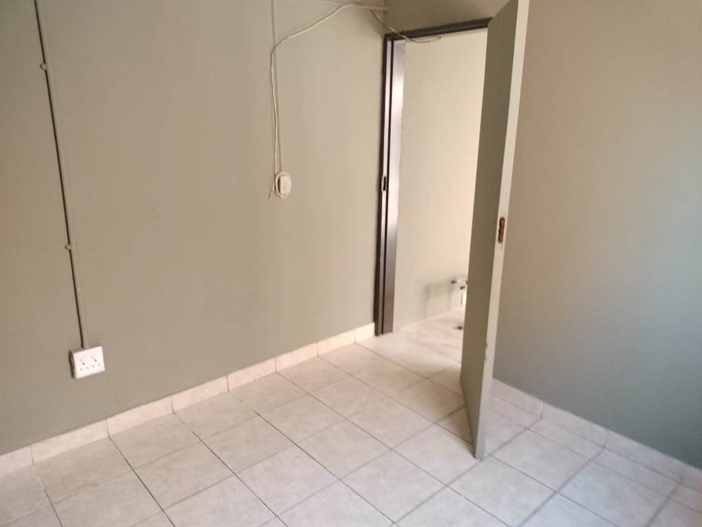 1 Bed Apartment in Mamelodi East photo number 6