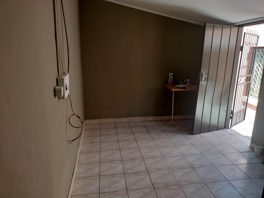 1 Bed Apartment in Mamelodi East photo number 3