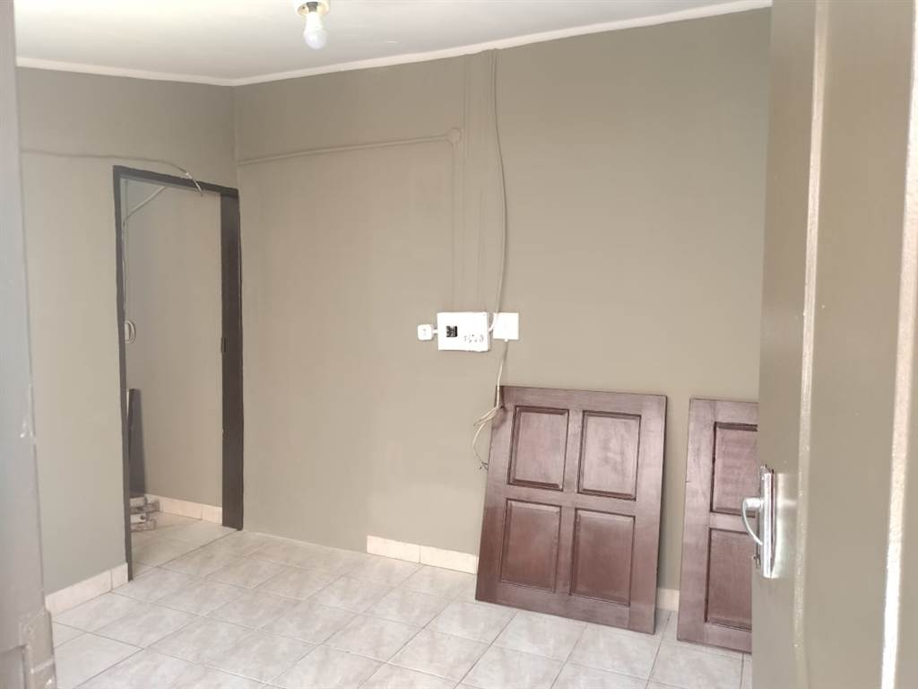 1 Bed Apartment in Mamelodi East photo number 5