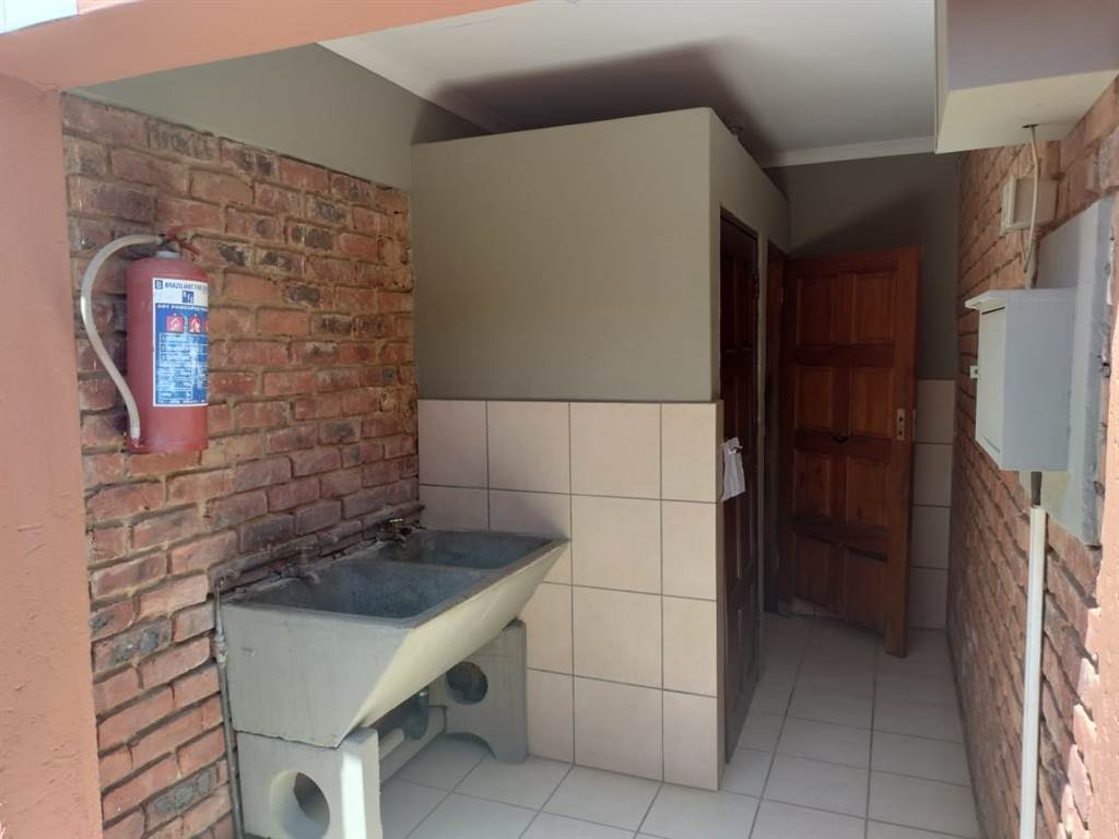1 Bed Apartment in Mamelodi East photo number 4