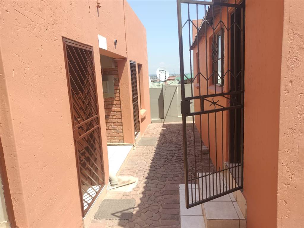 1 Bed Apartment in Mamelodi East photo number 12