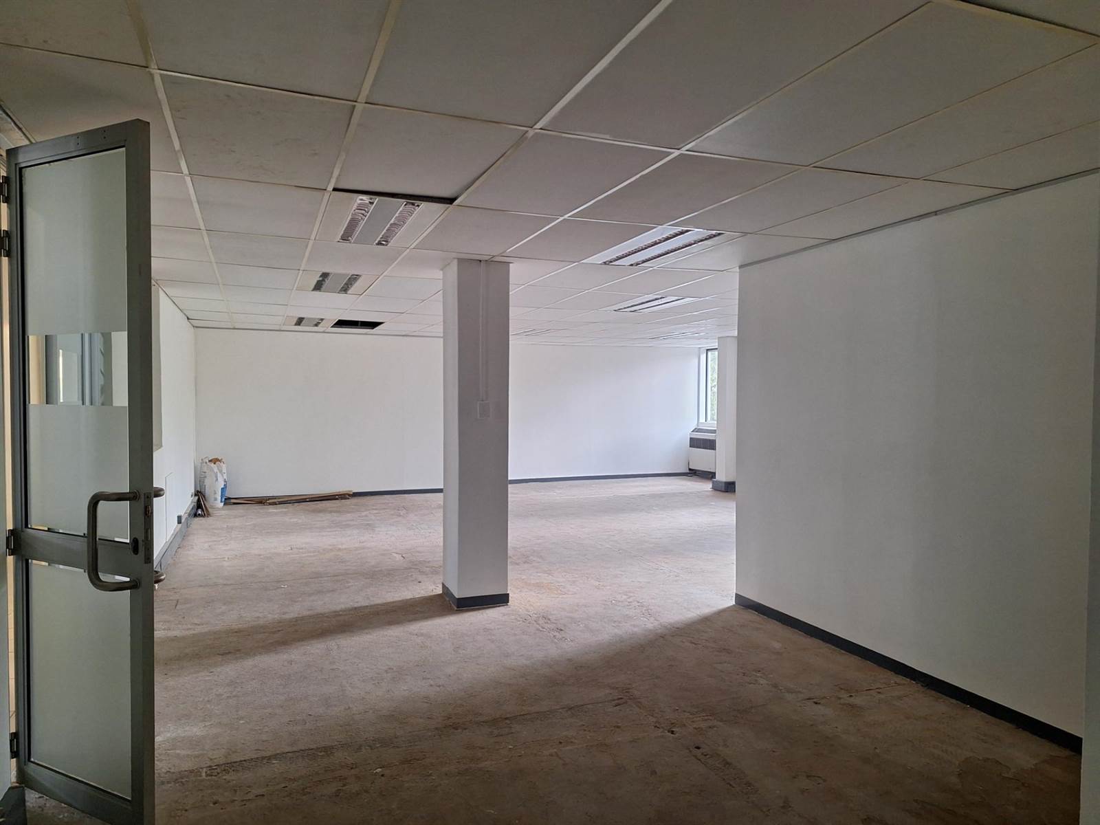 102  m² Commercial space in Faerie Glen photo number 2