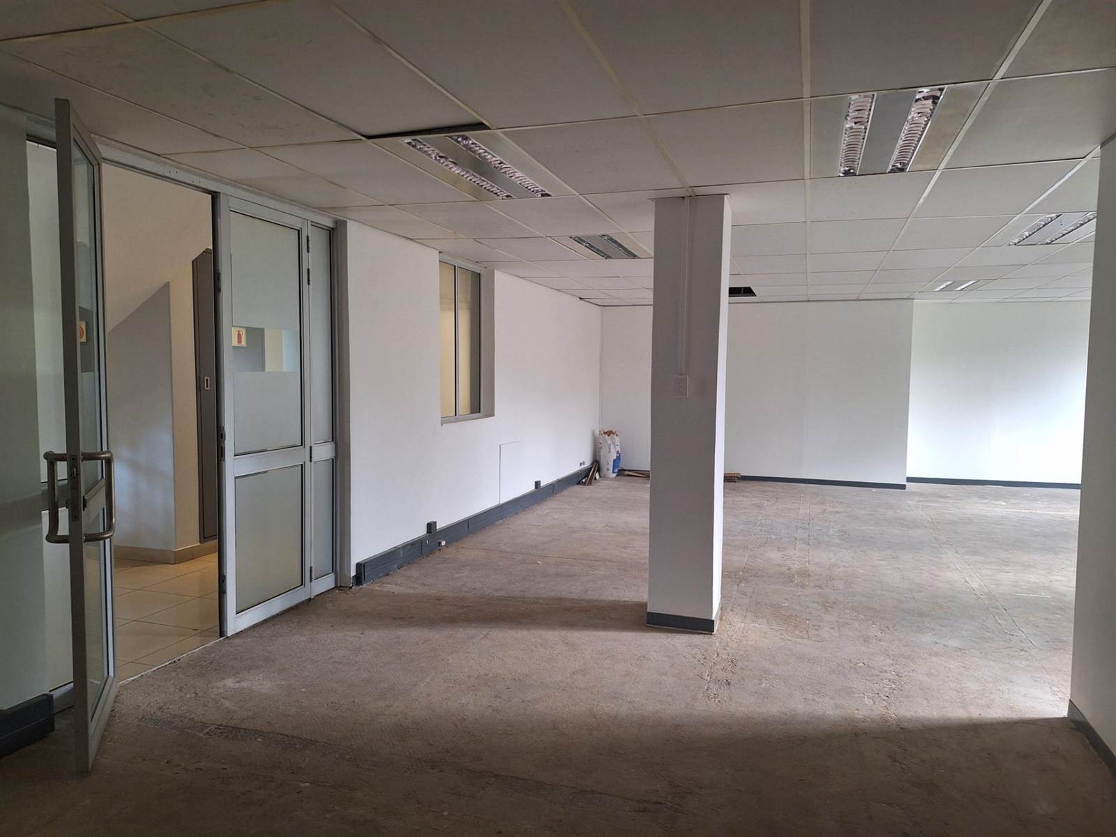 102  m² Commercial space in Faerie Glen photo number 3