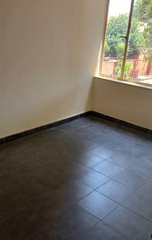 3 Bed Townhouse in Jeppestown photo number 10