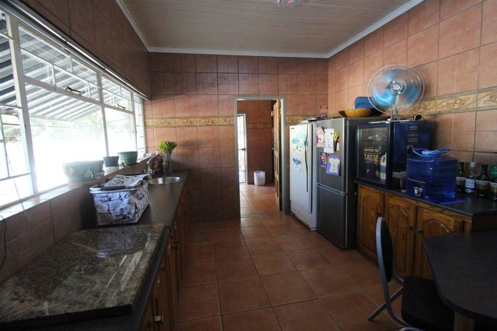 4 Bed House in Modimolle photo number 9