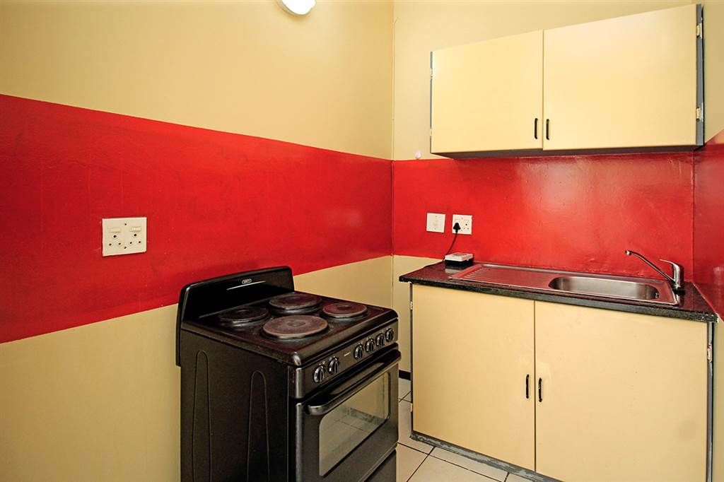 Studio Apartment in Johannesburg Central photo number 9