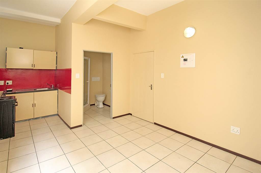 Studio Apartment in Johannesburg Central photo number 8
