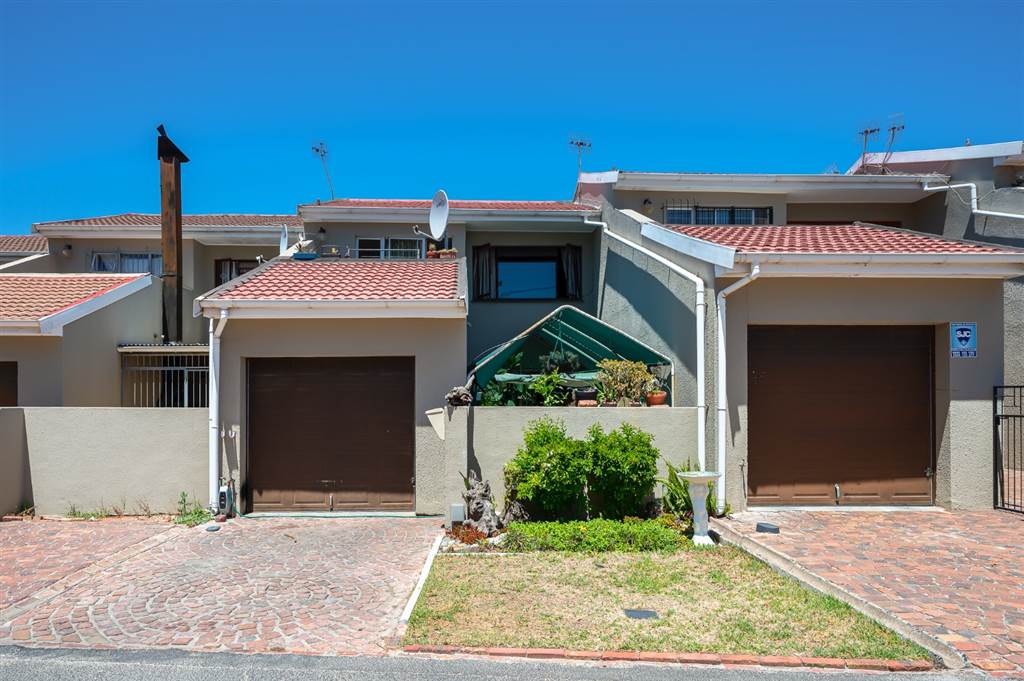 3 Bed Townhouse in Bracken Heights photo number 1