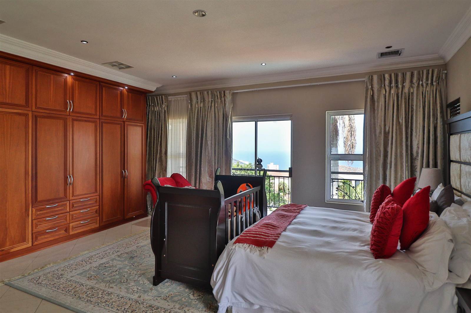 5 Bed House in Umhlanga Rocks photo number 12