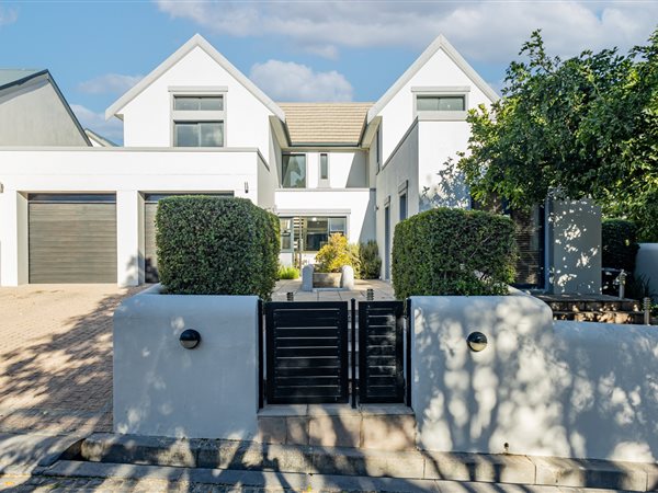 4 Bedroom House 4 Bedroom House