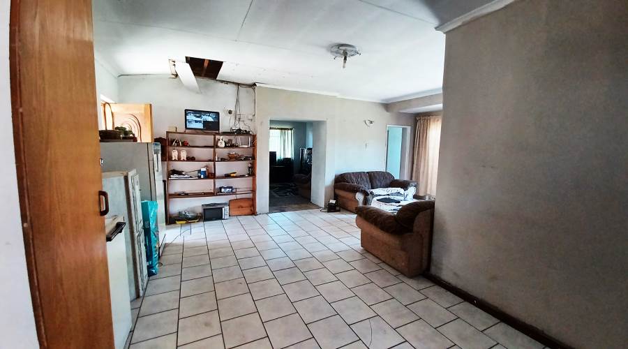 4 Bed House in Sasolburg photo number 6
