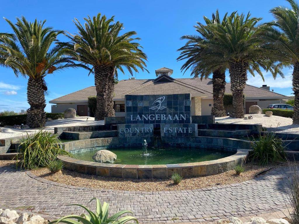 896 m² Land available in Langebaan Country Estate photo number 7