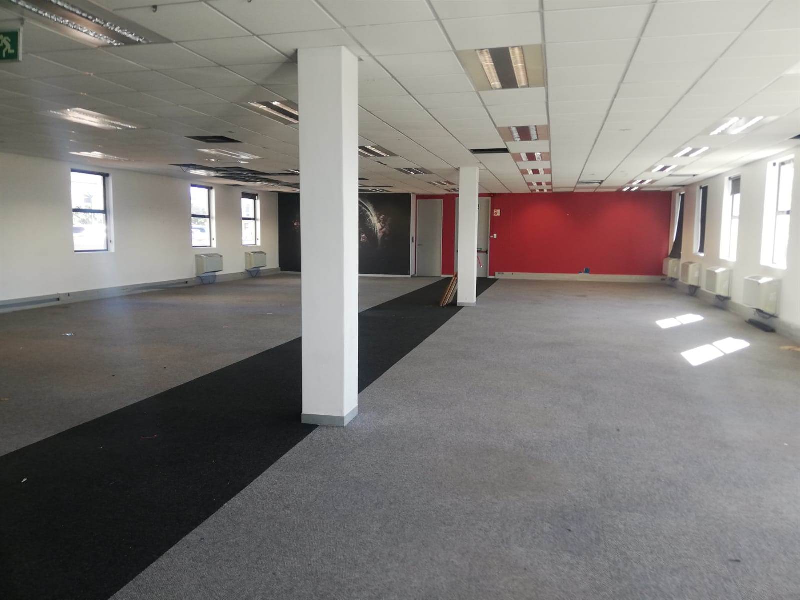 302  m² Office Space in Century City photo number 8