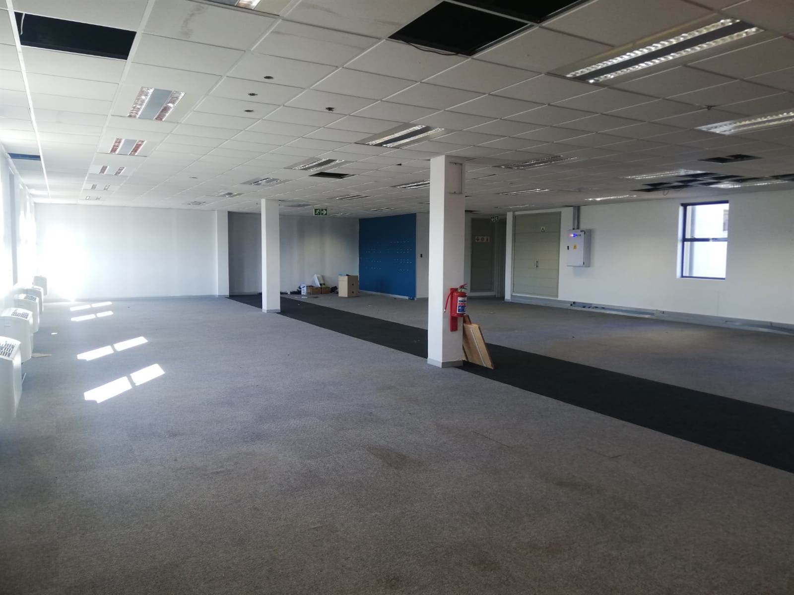302  m² Office Space in Century City photo number 5