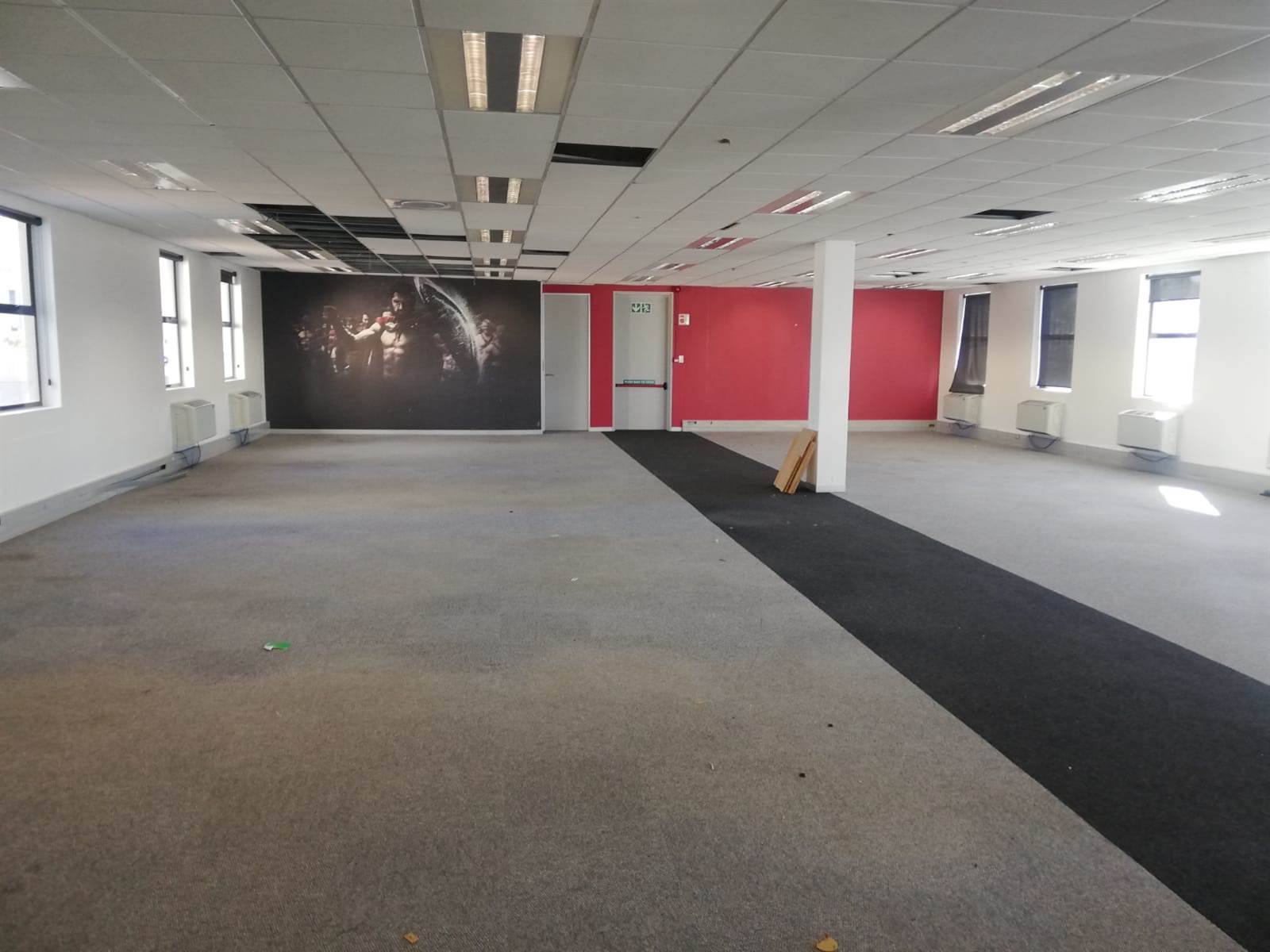302  m² Office Space in Century City photo number 9