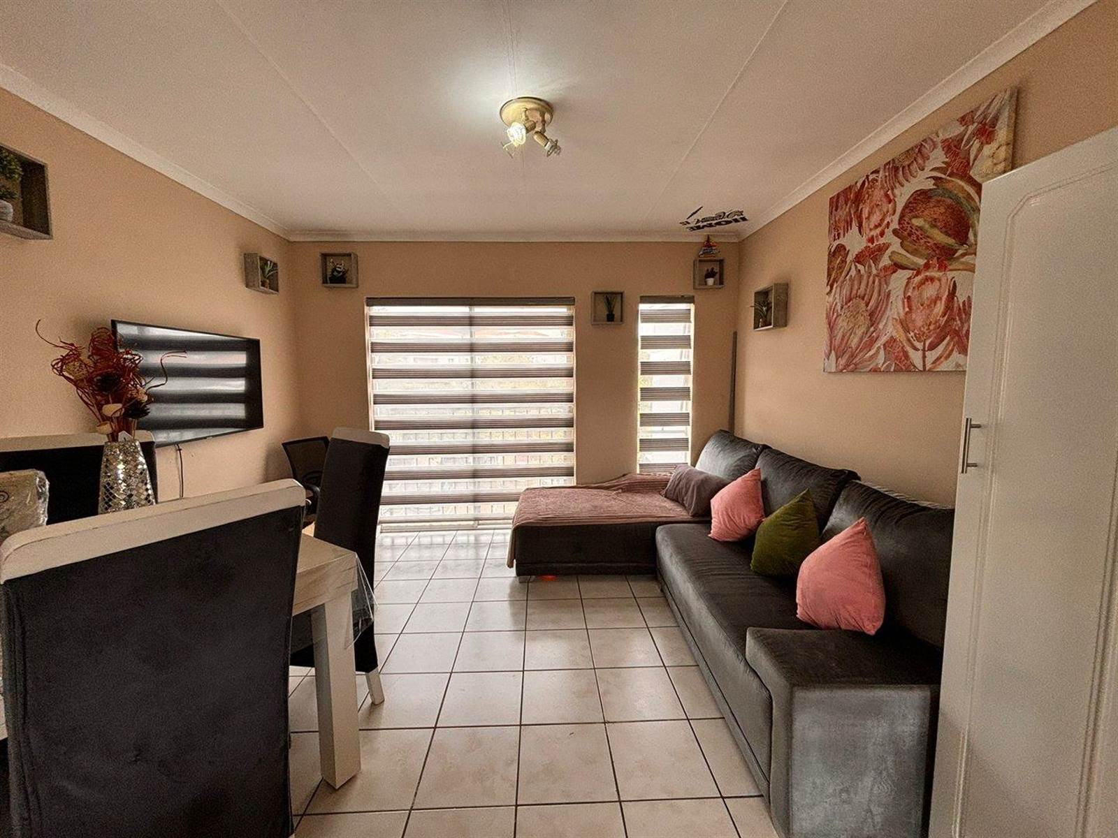 2 Bed Apartment in Northcliff photo number 10