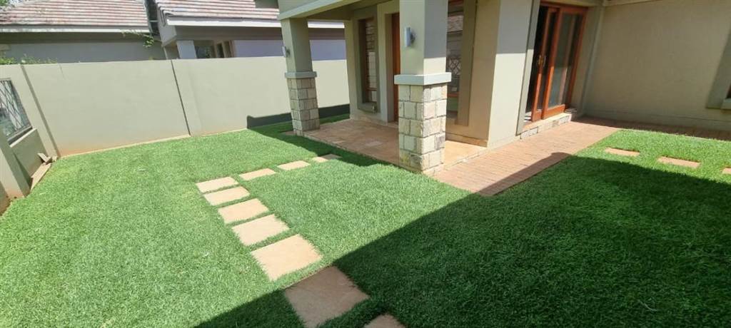 3 Bed Townhouse in Wilkoppies photo number 11